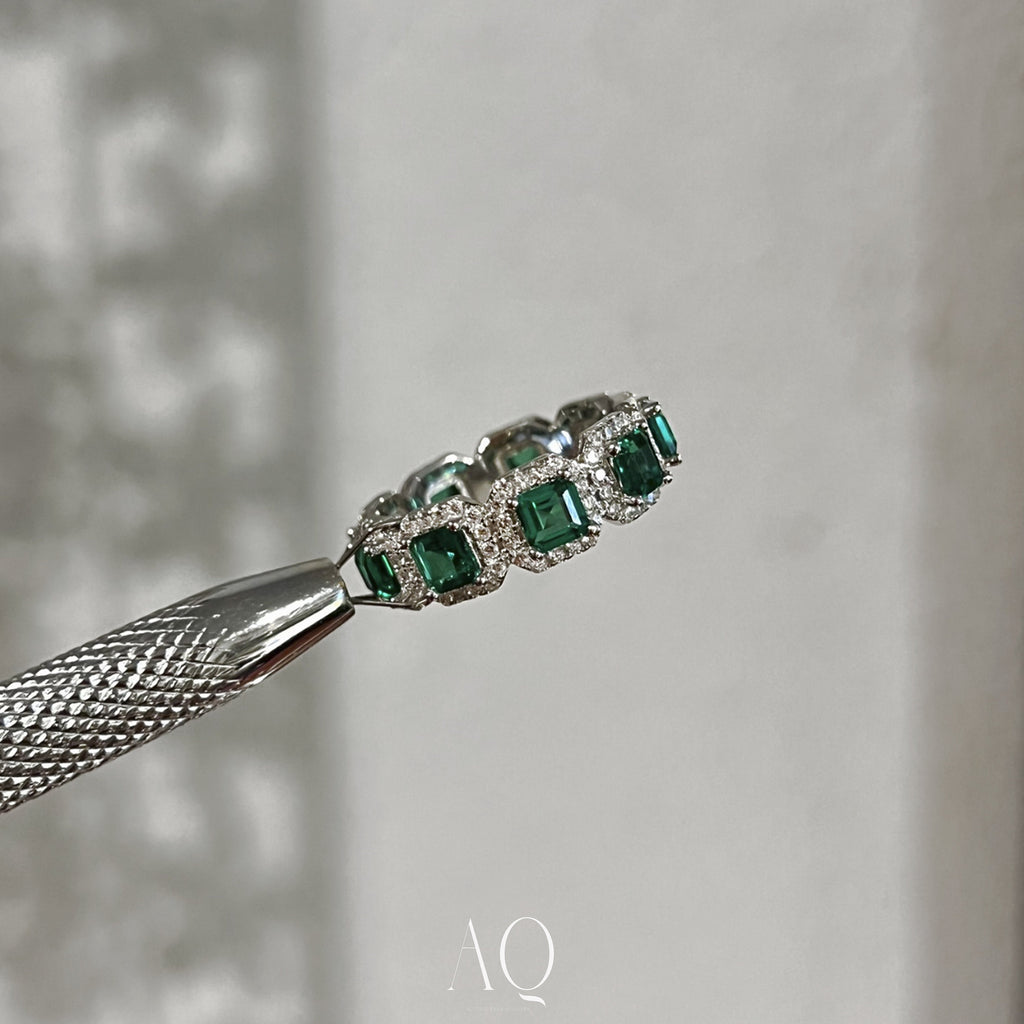 Royal Emerald Green Ring.