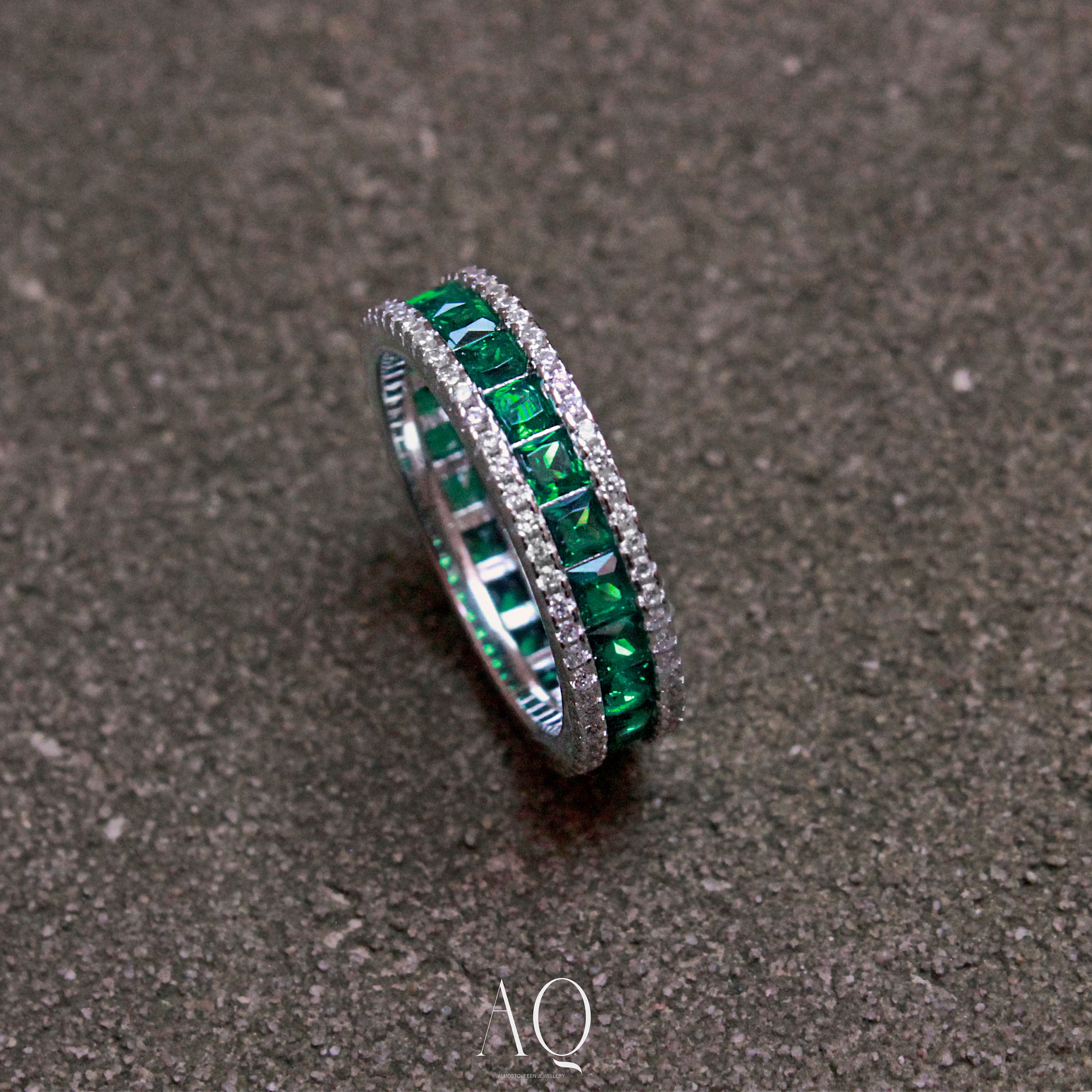 Emerald-Green Royal Set. Stud Earrings in Premium Silver.