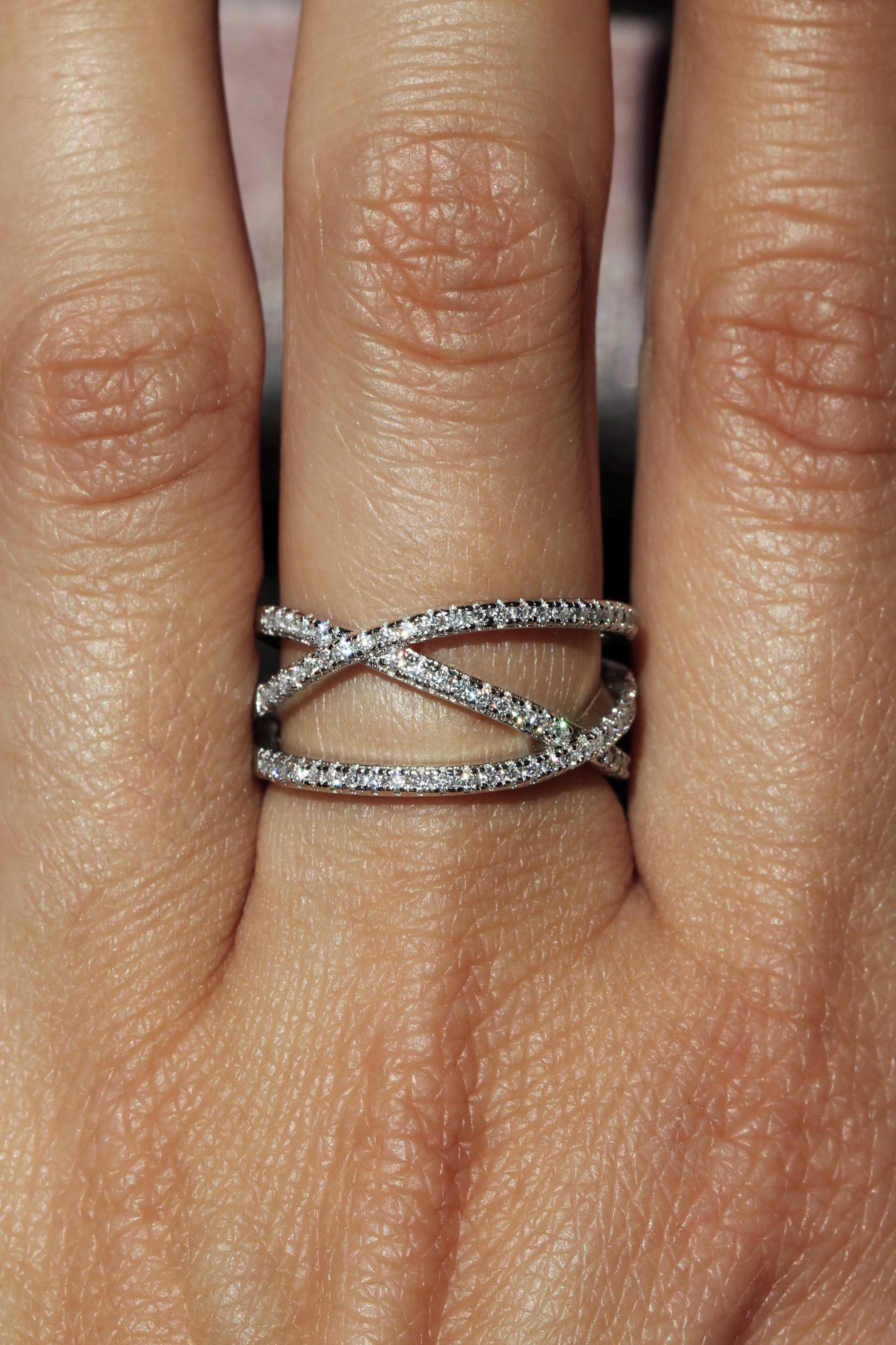 Moissanites Lines Ring. Rhodium-Plated Sterling Silver 925 + Moissanites.