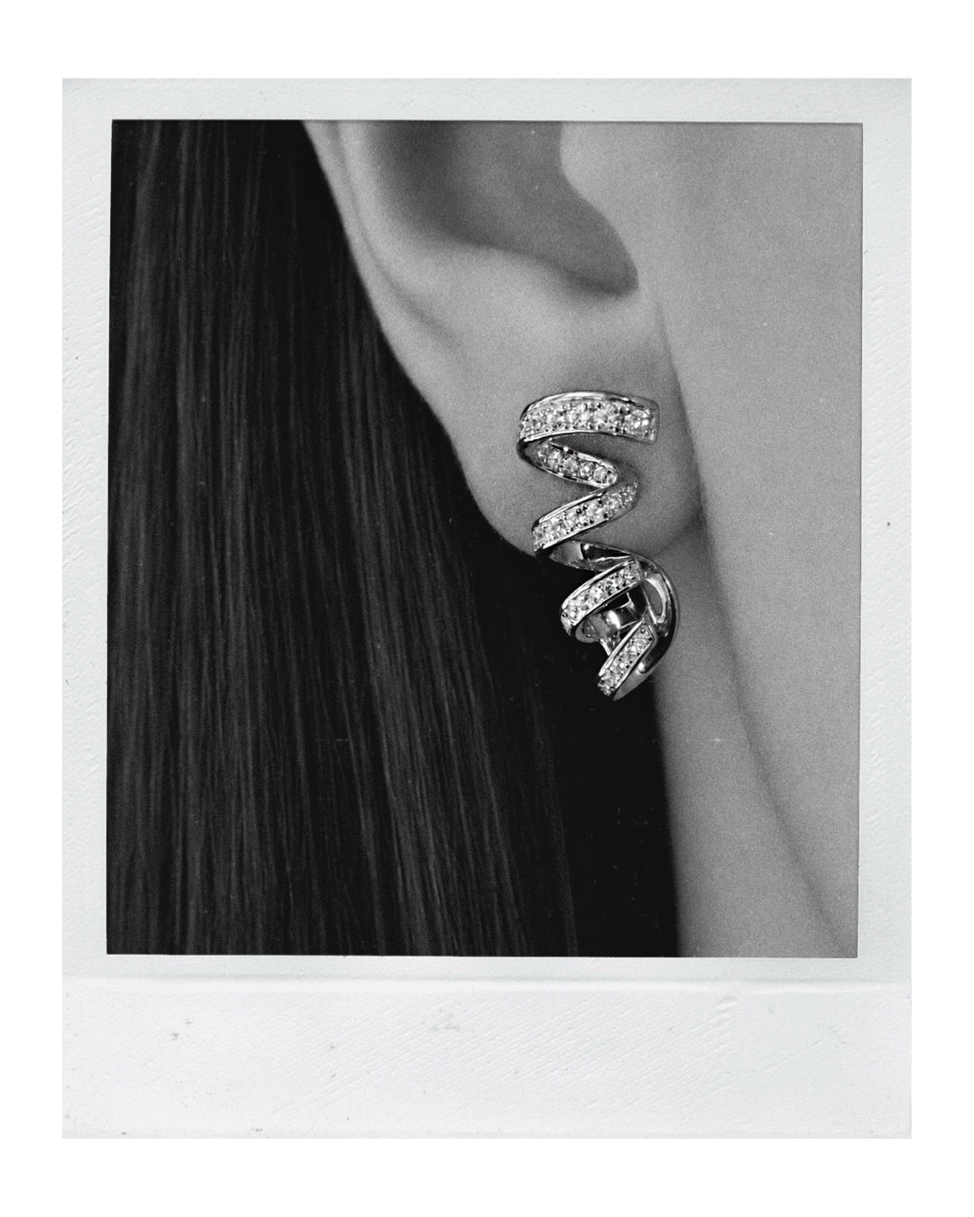 Swirl Stud Earrings: Rhodium-plated Sterling Silver 925 + High Carbon Diamonds