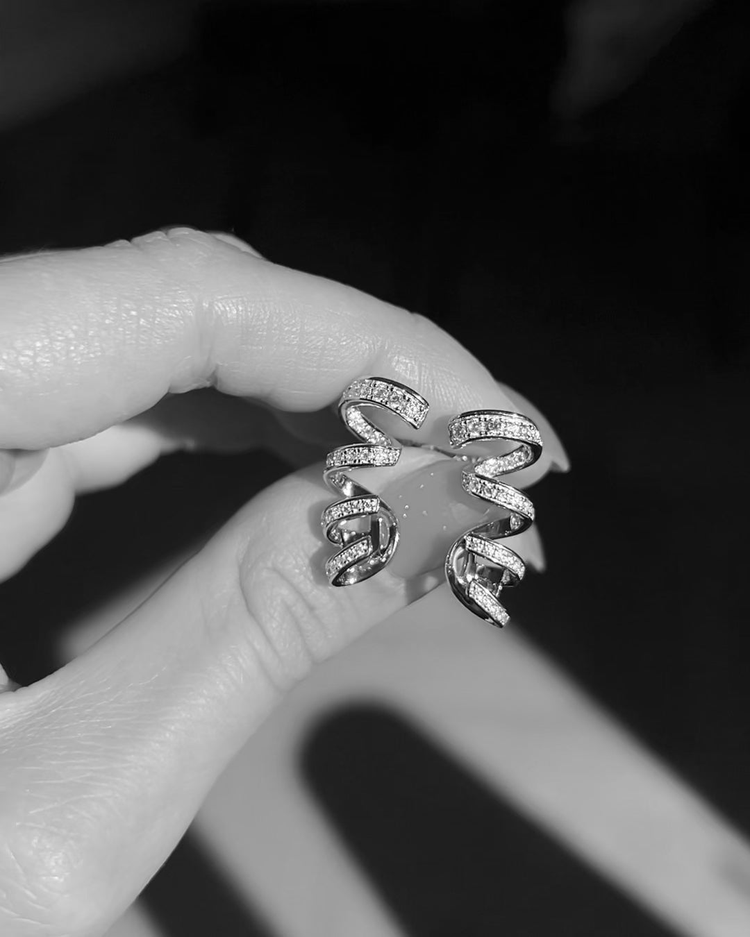 Swirl Stud Earrings: Rhodium-plated Sterling Silver 925 + High Carbon Diamonds