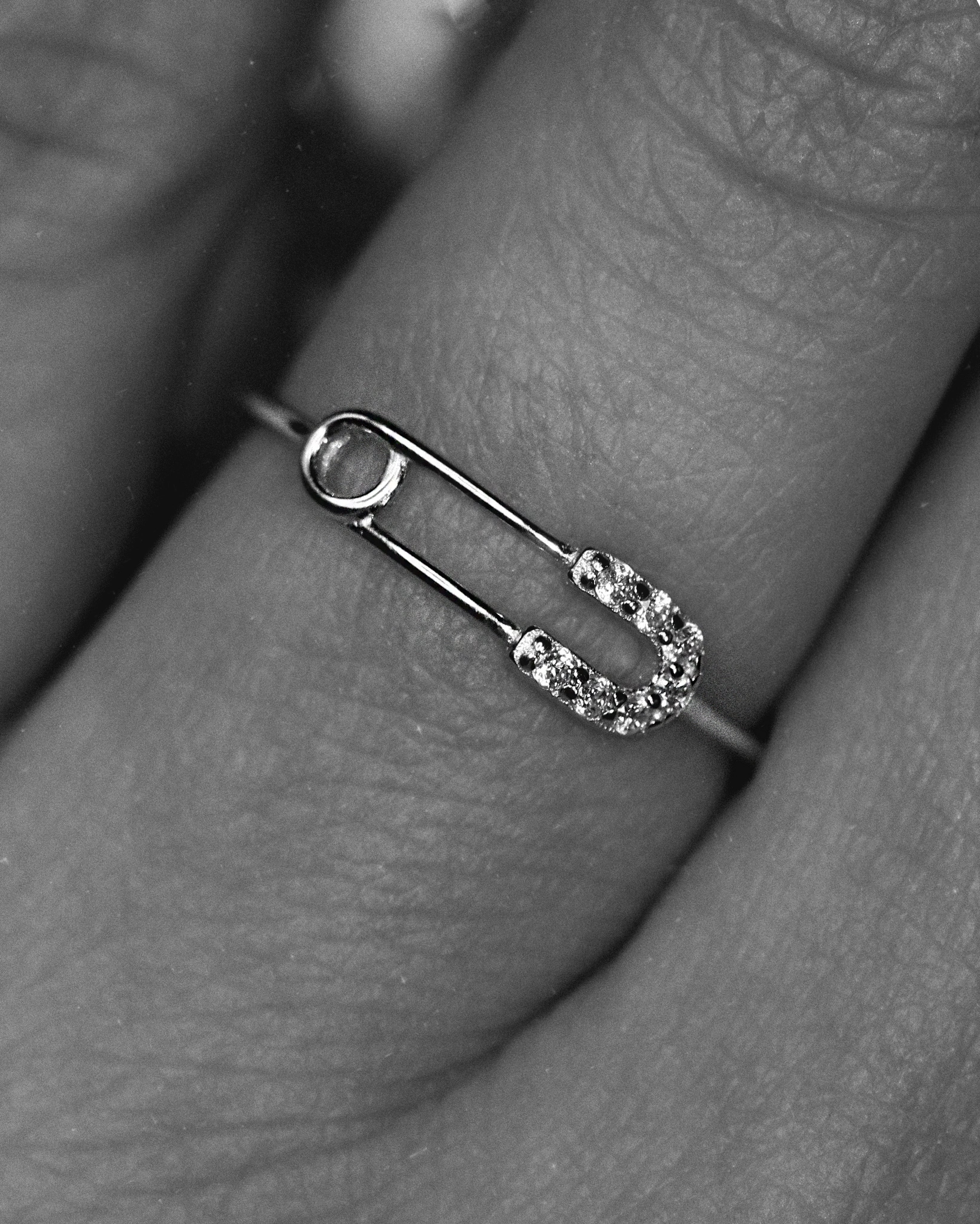Pin Ring. Adjustable. Rhodium-plated Sterling Silver 925 + High Carbon Diamonds.